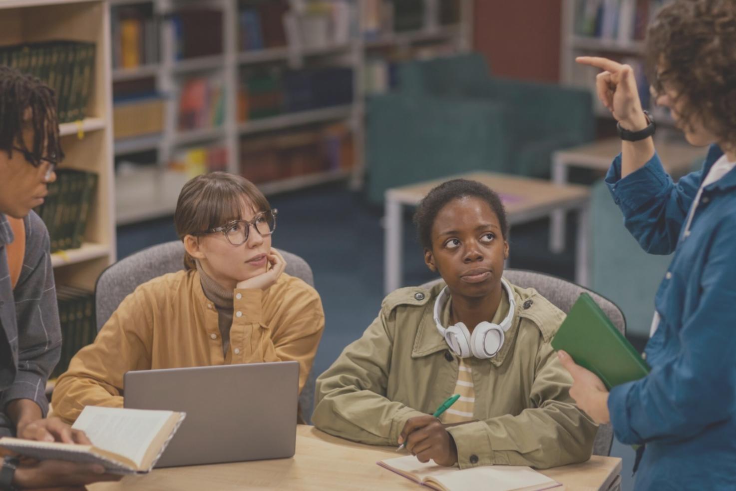 Modern learning environment with collaborative workspace